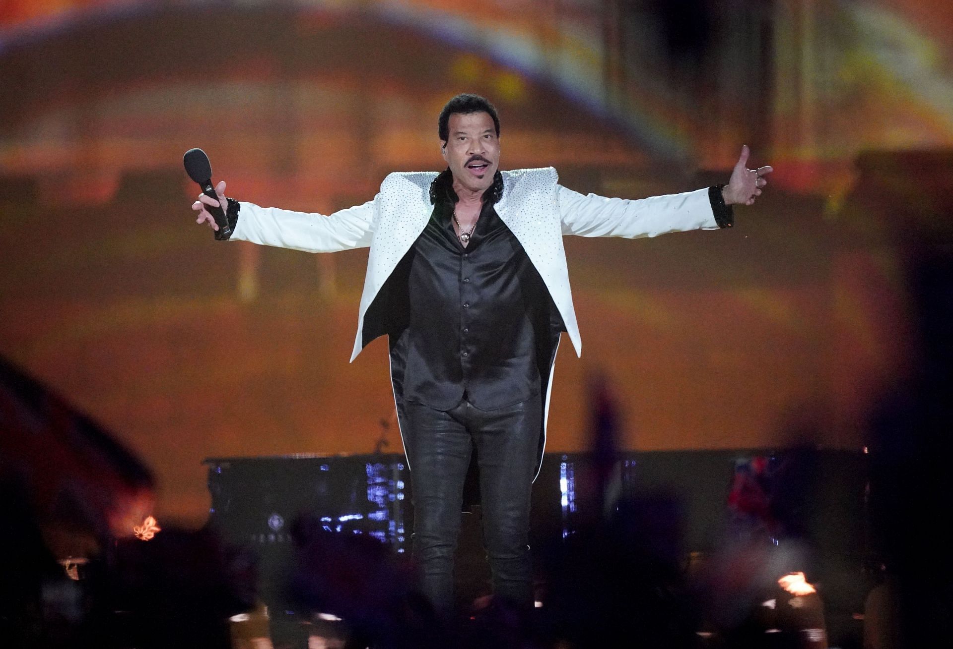 Lionel Richie performs at the Coronation Of Their Majesties King Charles III And Queen Camilla (Image Via Getty / Yui Mok)