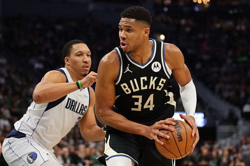 Grant Williams guards Giannis