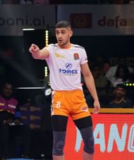 Mohammadreza Chiyaneh claiming a touch point. (Credits: PKL)