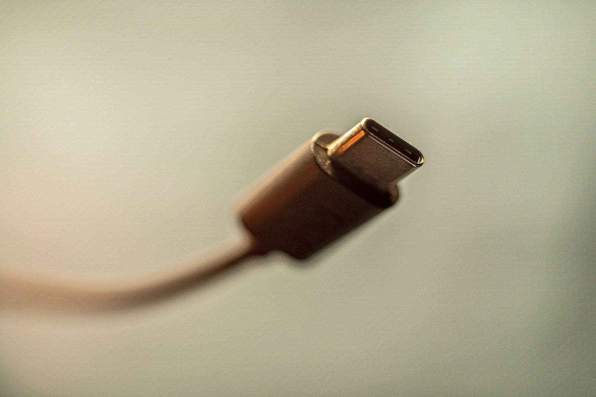 USB-C is more versatile and present in almost all Android devices. (Image via Unsplash/ Marcus Urbenz)