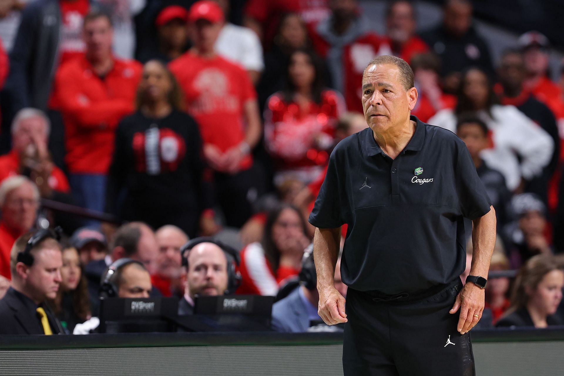 Houston coach Kelvin Sampson will take the nation&#039;s best-scoring defense to Kansas on Saturday.