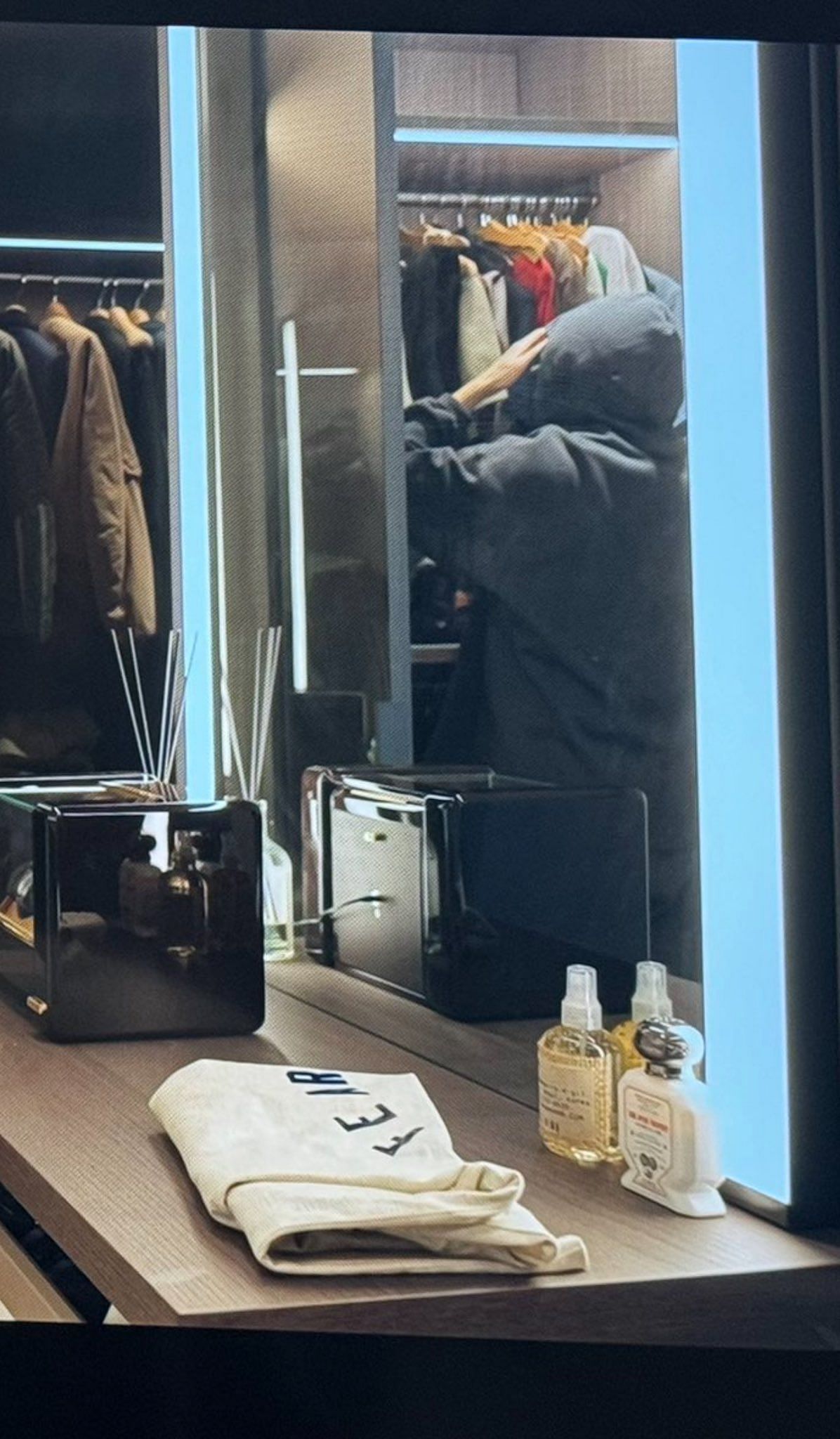 ARMYs discover a toaster on RM&#039;s dressing table (Image via Twitter/ GOOGIEB00GIE)