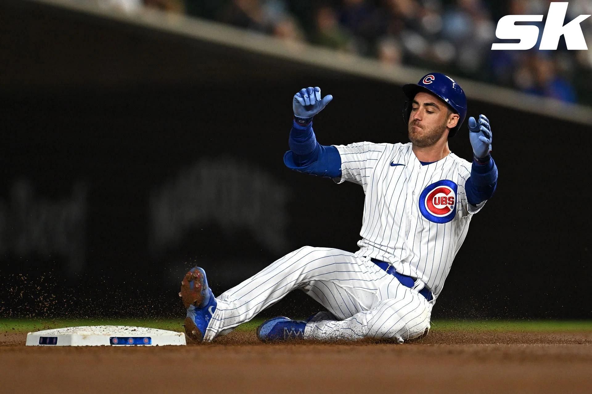 Cody Belliner doubles for the Chicago Cubs 