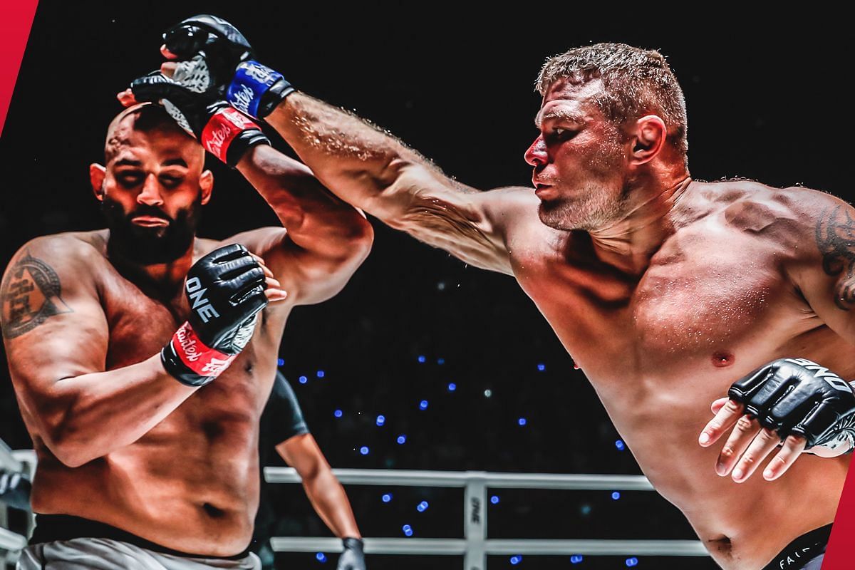 Anatoly Malykhin punching Arjan Bhulllar | Image credit: ONE Championship