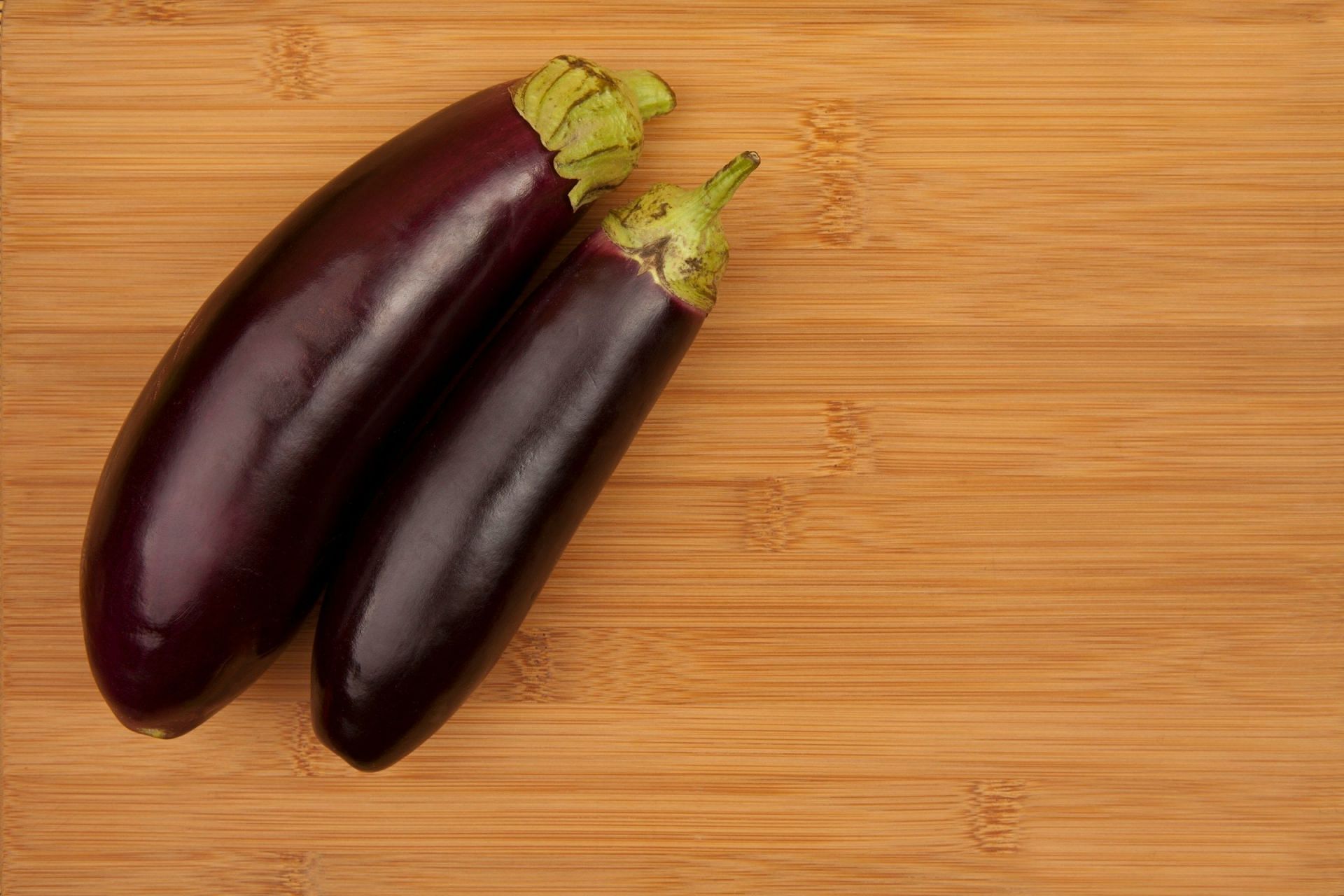 Eggplant health benefits (Image via Unsplash/Onder Ortel)