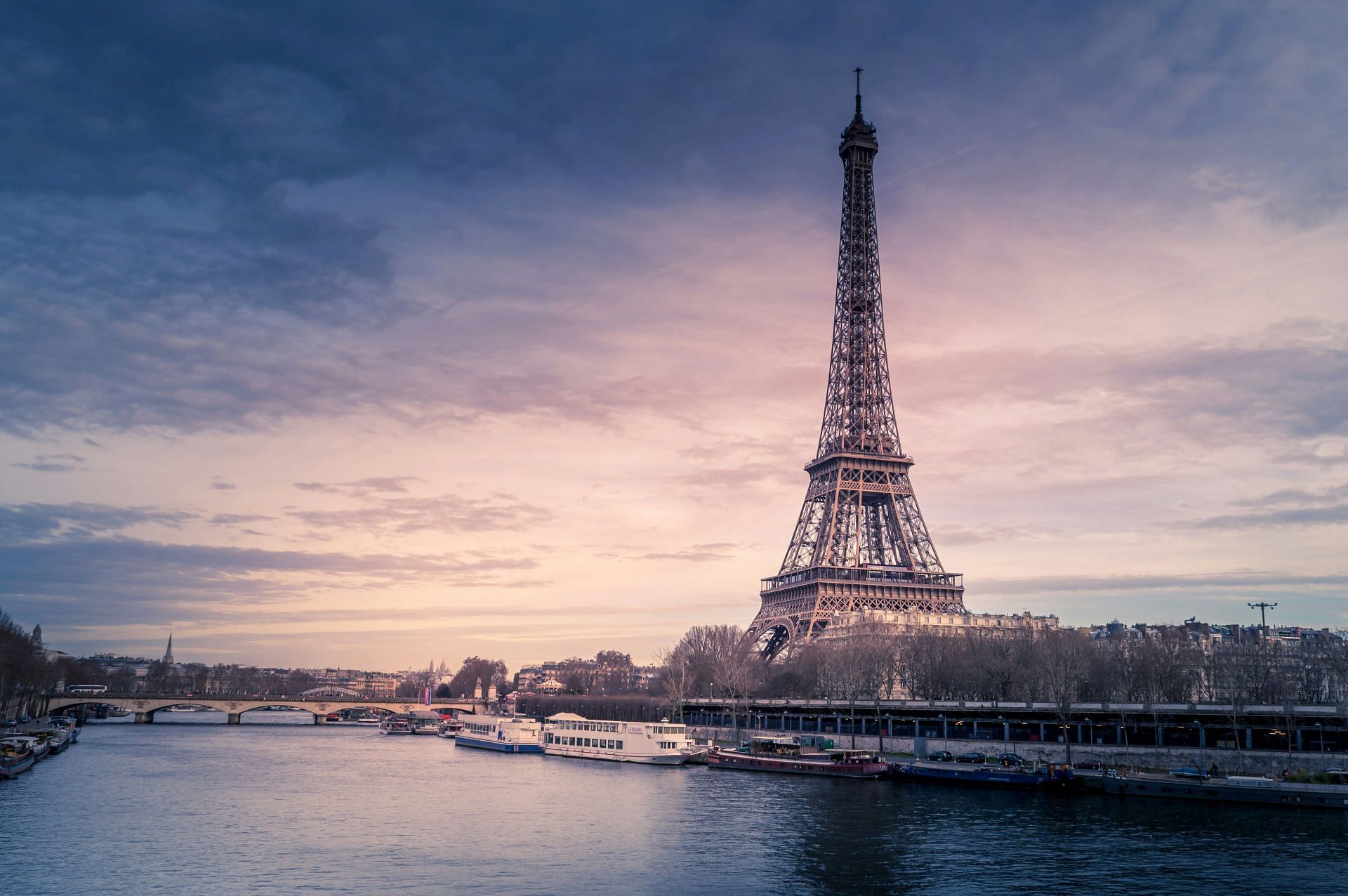 Did Eiffel Tower really caught fire? (Image via Unsplash)