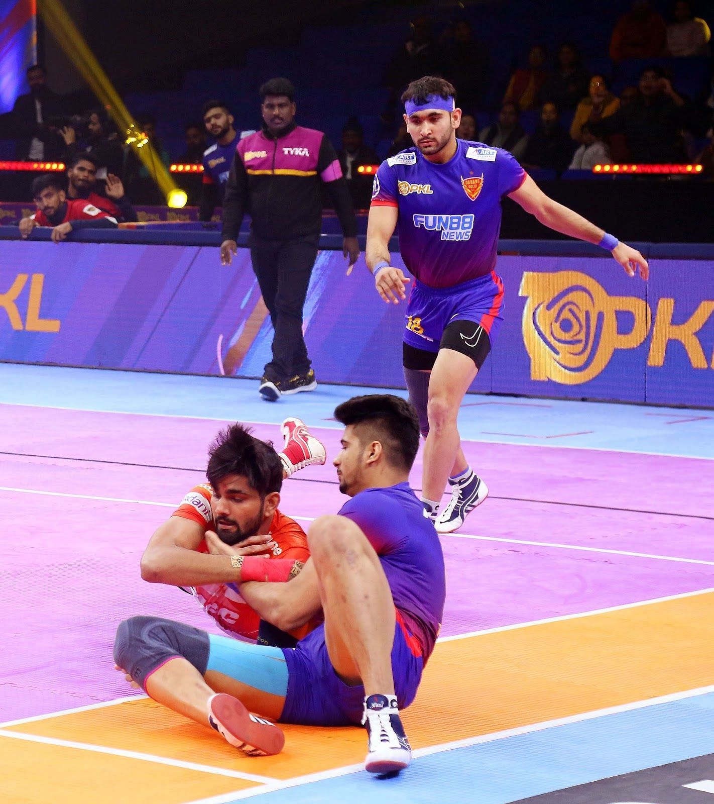 Yogesh (right) in action (Credits: PKL)