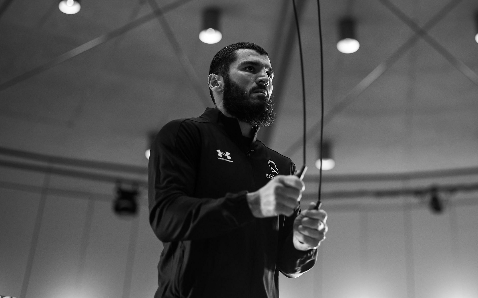 Artur Beterbiev. (image via Getty Images)