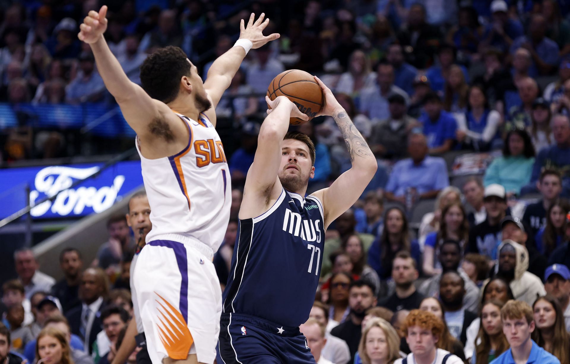 Luka Doncic had another crazy night against Devin Booker on Christmas.