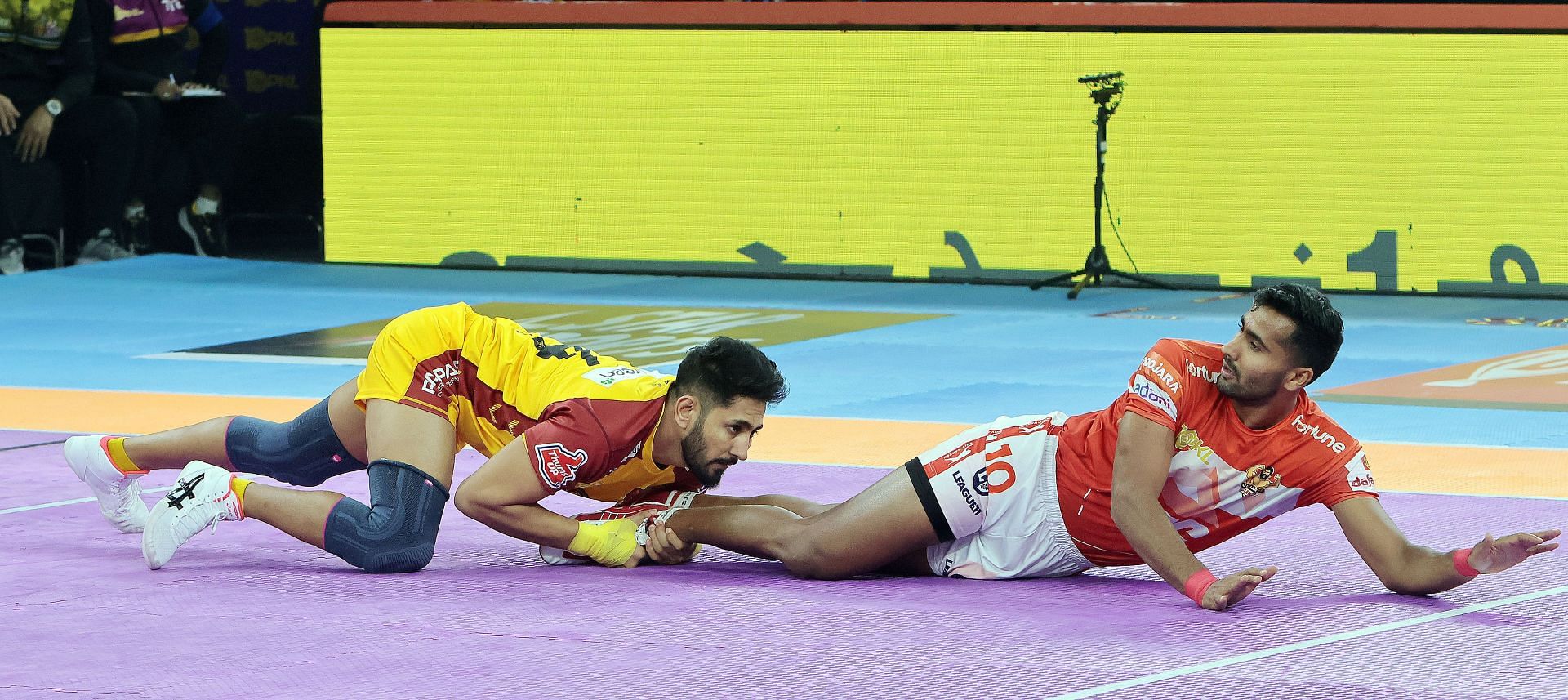 Sandeep Dhull with a double ankle-hold of Rakesh (Credits: PKL)