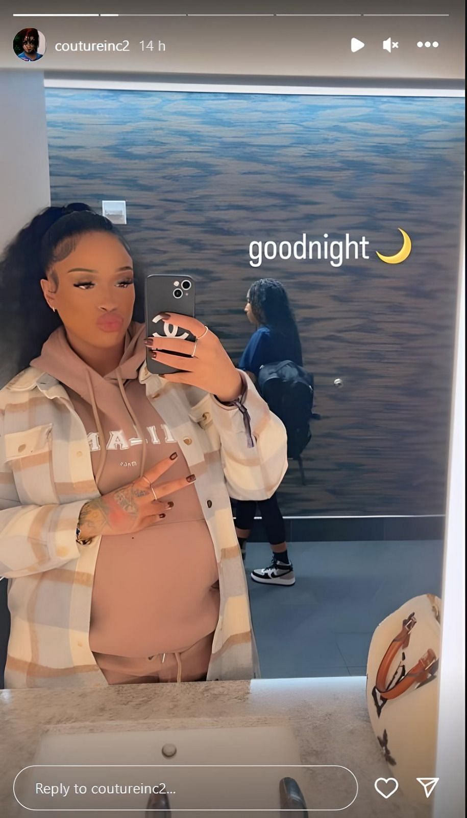 Jeanine Robel takes a selfie with her baby bump.
