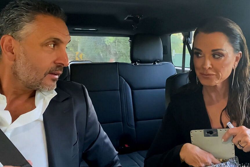 Mauricio Umansky and Kyle Richards on The Real Housewives of Beverly Hills Season 13 Episode 12 (Image via bravotv)