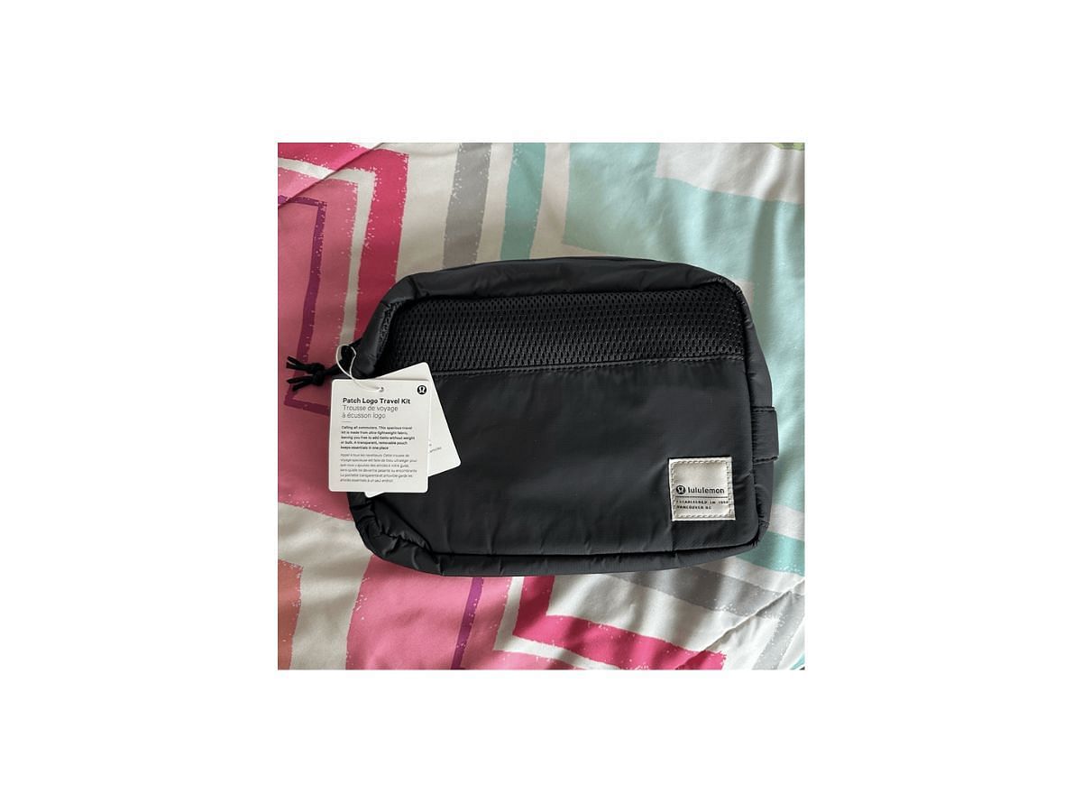 lululemon Patch Logo Travel Kit (Image via eBay.com)