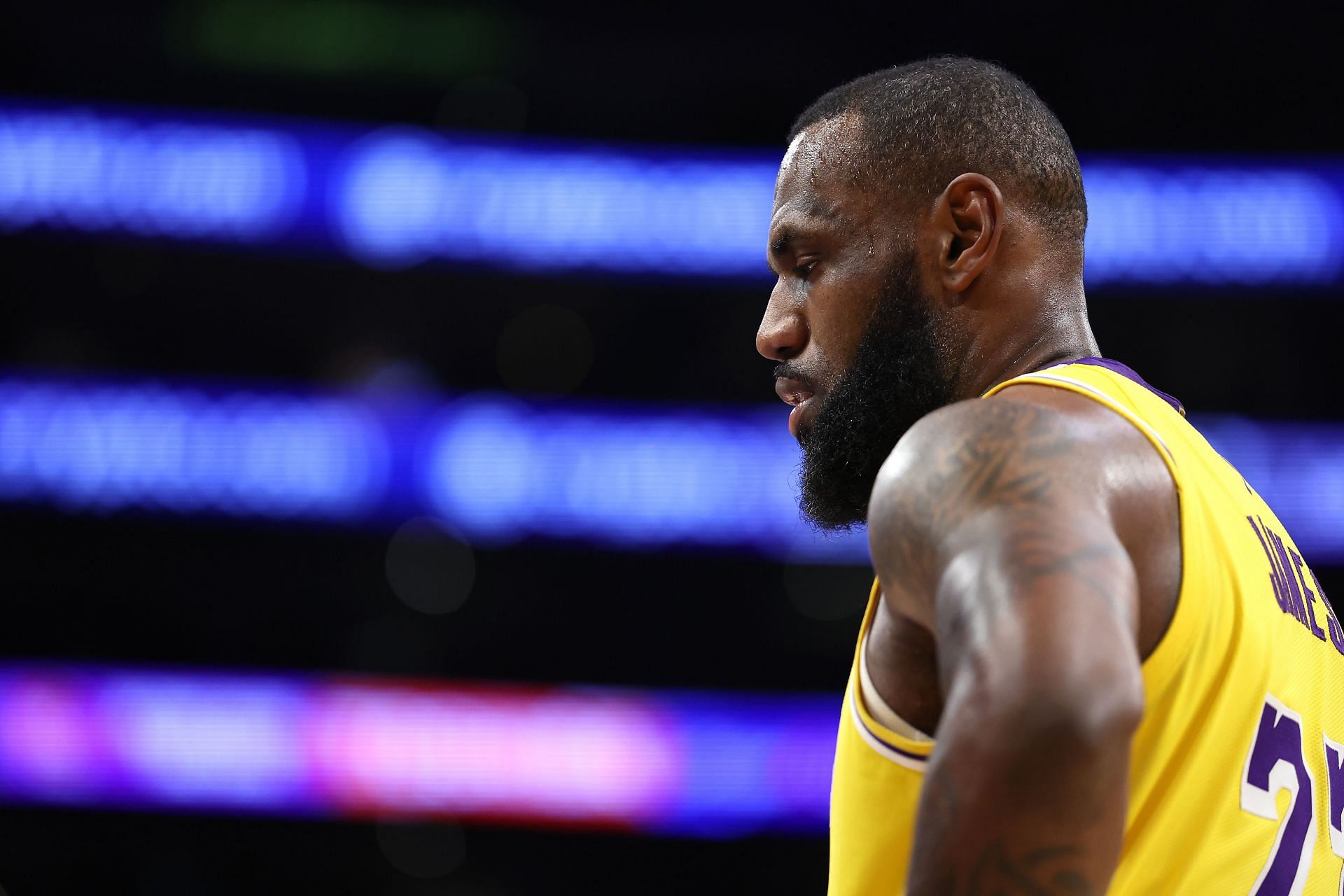 Are LeBron James and the Lakers in serious trouble?