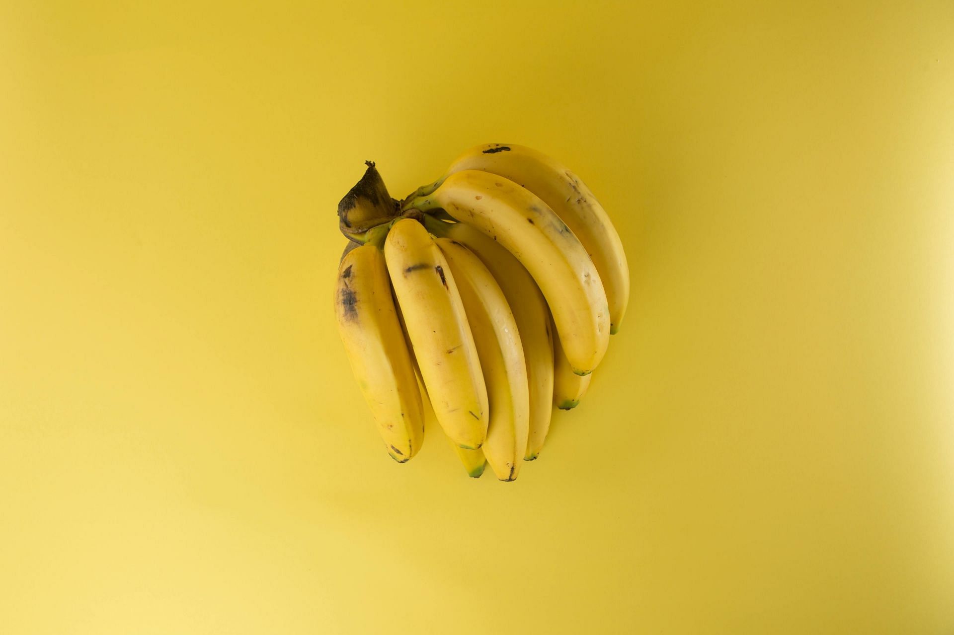 Bananas are rich in magnesium (Image via Pexels/Juan Salamanca)