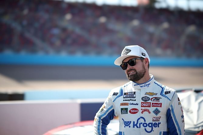 Ricky Stenhouse Jr. joins fellow NASCAR driver Kyle Larson with last-minute 2024 Chili Bowl entry