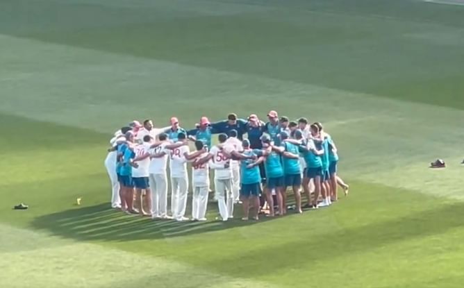 [Watch] David Warner leads team song in the huddle after Australia's victory in his farewell Sydney Test