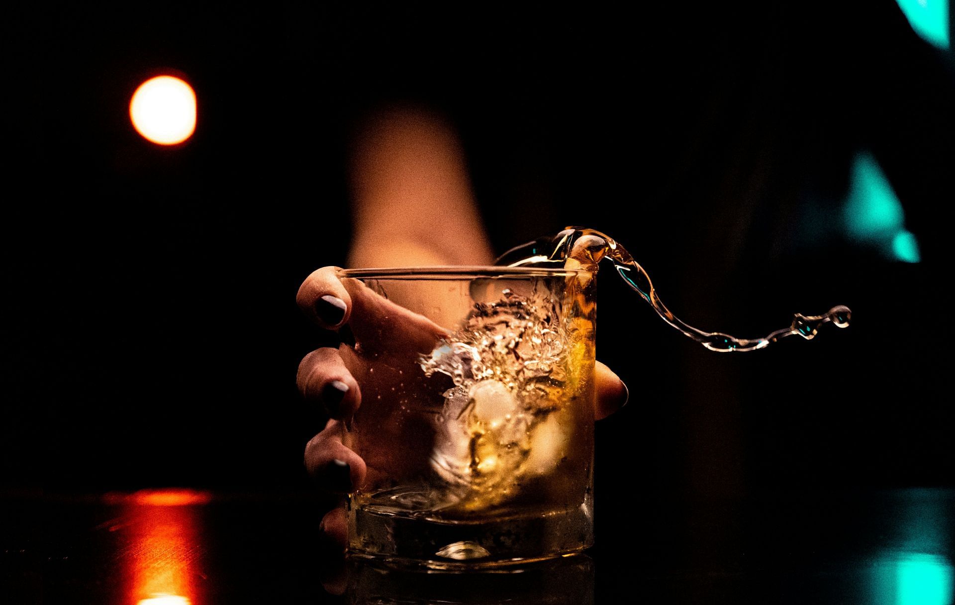 Alcohol after Botox is a strong no(Image by Vinicius Amnx Amano/Unsplash)