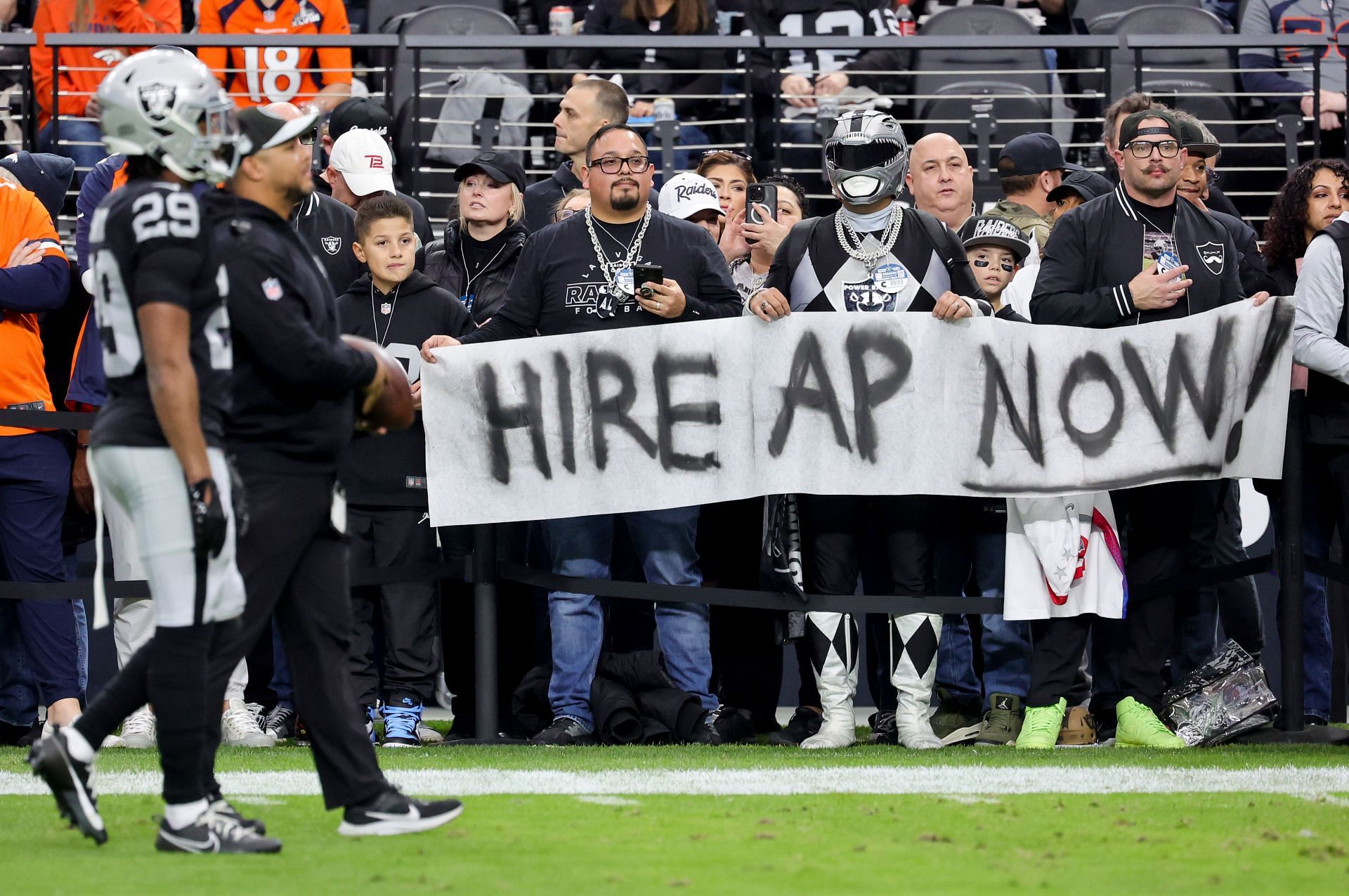 Denver Broncos v Las Vegas Raiders