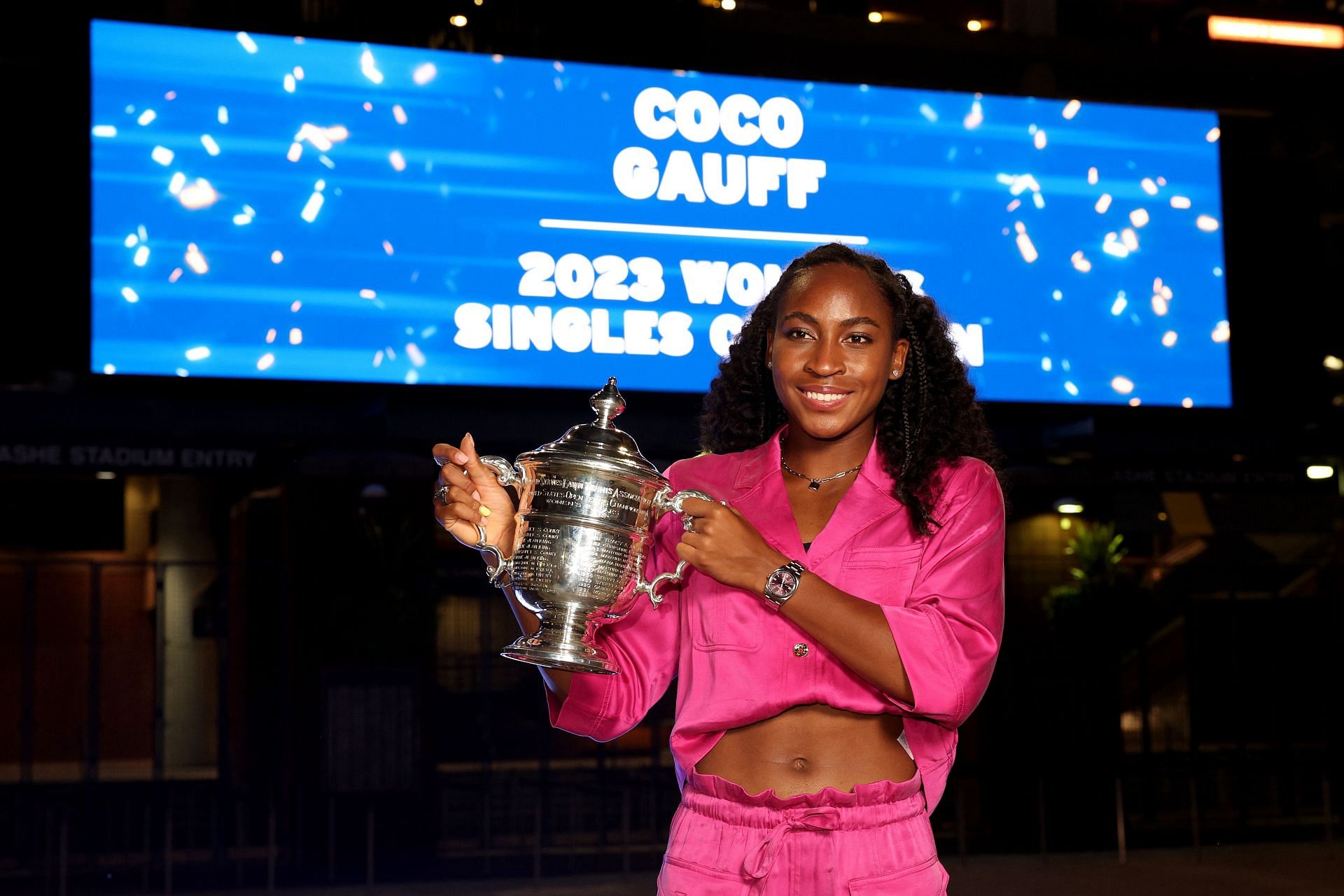 Coco Gauff holds the 2023 US Open women&#039;s singles trophy