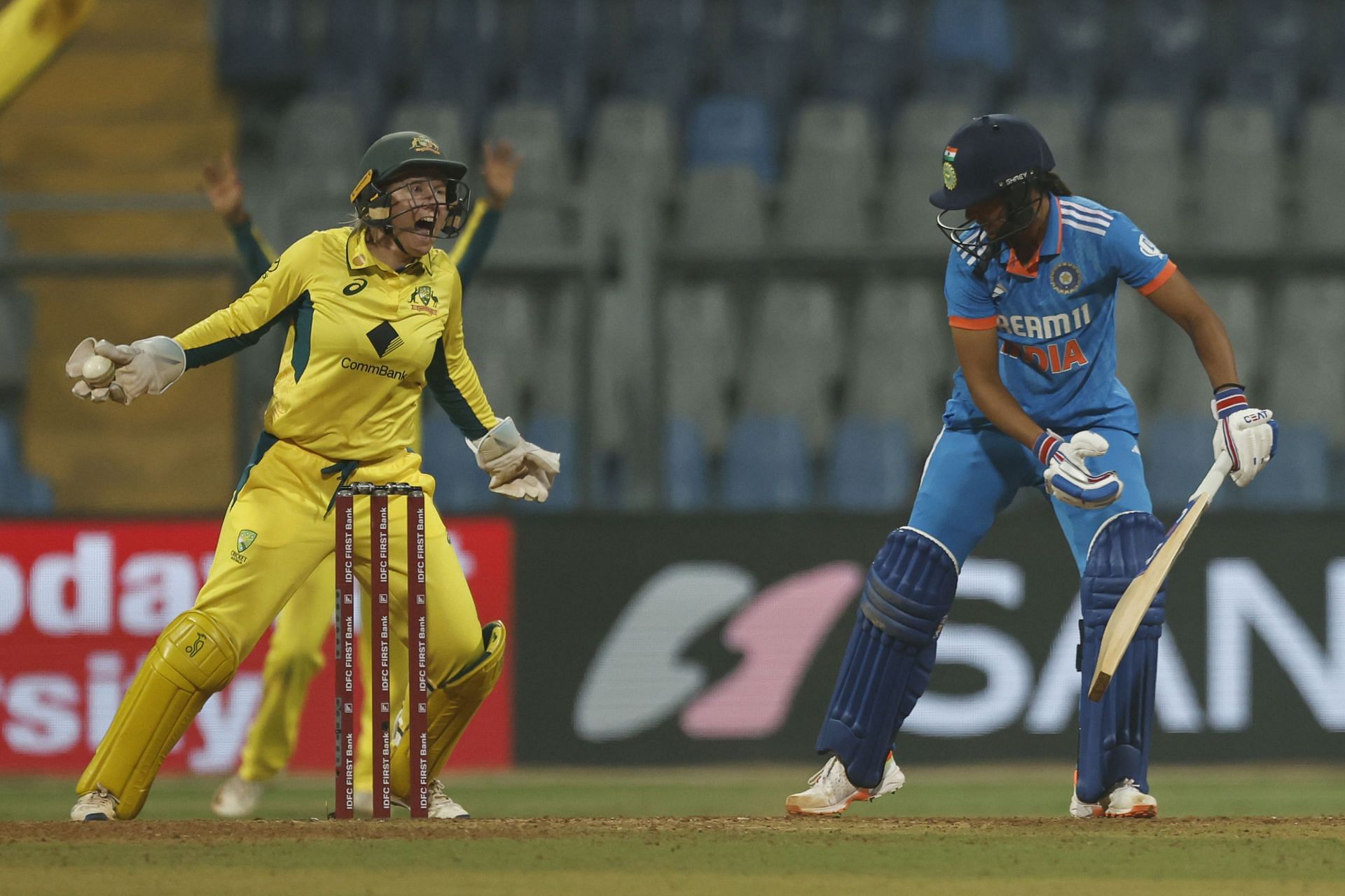 Alyssa Healy takes a catch to dismiss Harmanpreet Kaur: India v Australia - Women&#039;s ODI: Game 2