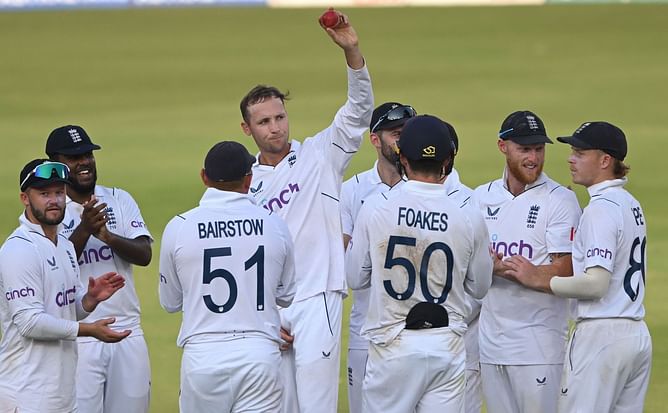 Top 5 best bowling figures against India on Test debut ft. Tom Hartley