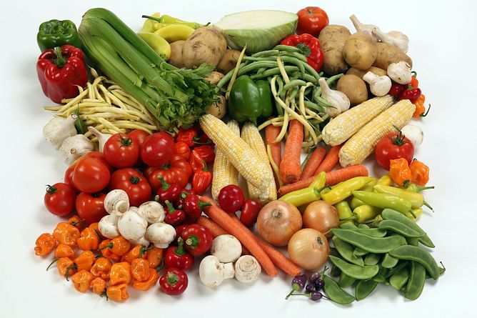 Try these healthy foods that help quit smoking