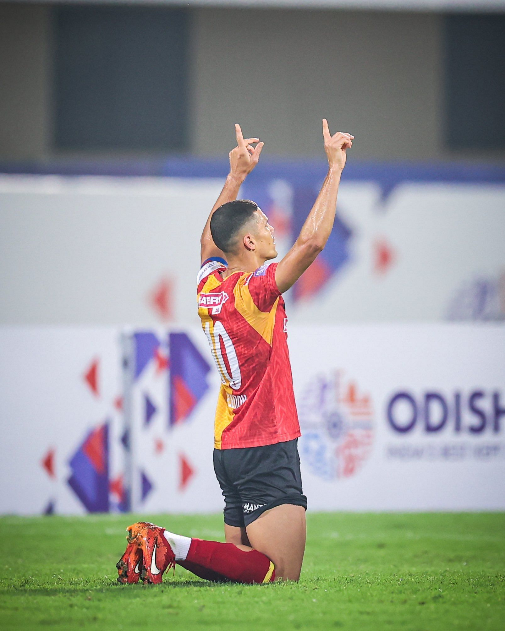 East Bengal captain Cleiton Silva celebrating his first goal against Mohun Bagan on Friday.