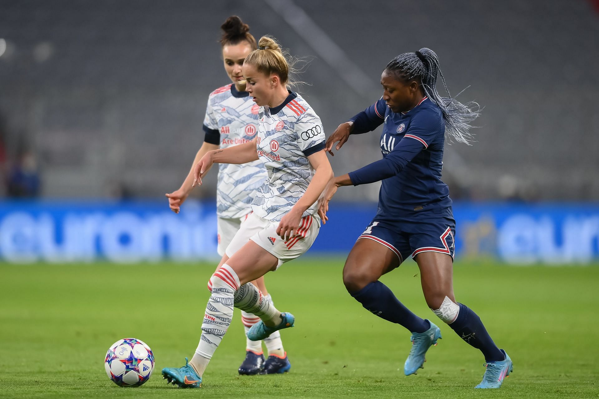 Bayern M&uuml;nchen v Paris Saint-Germain: Quarter Final First Leg - UEFA Women
