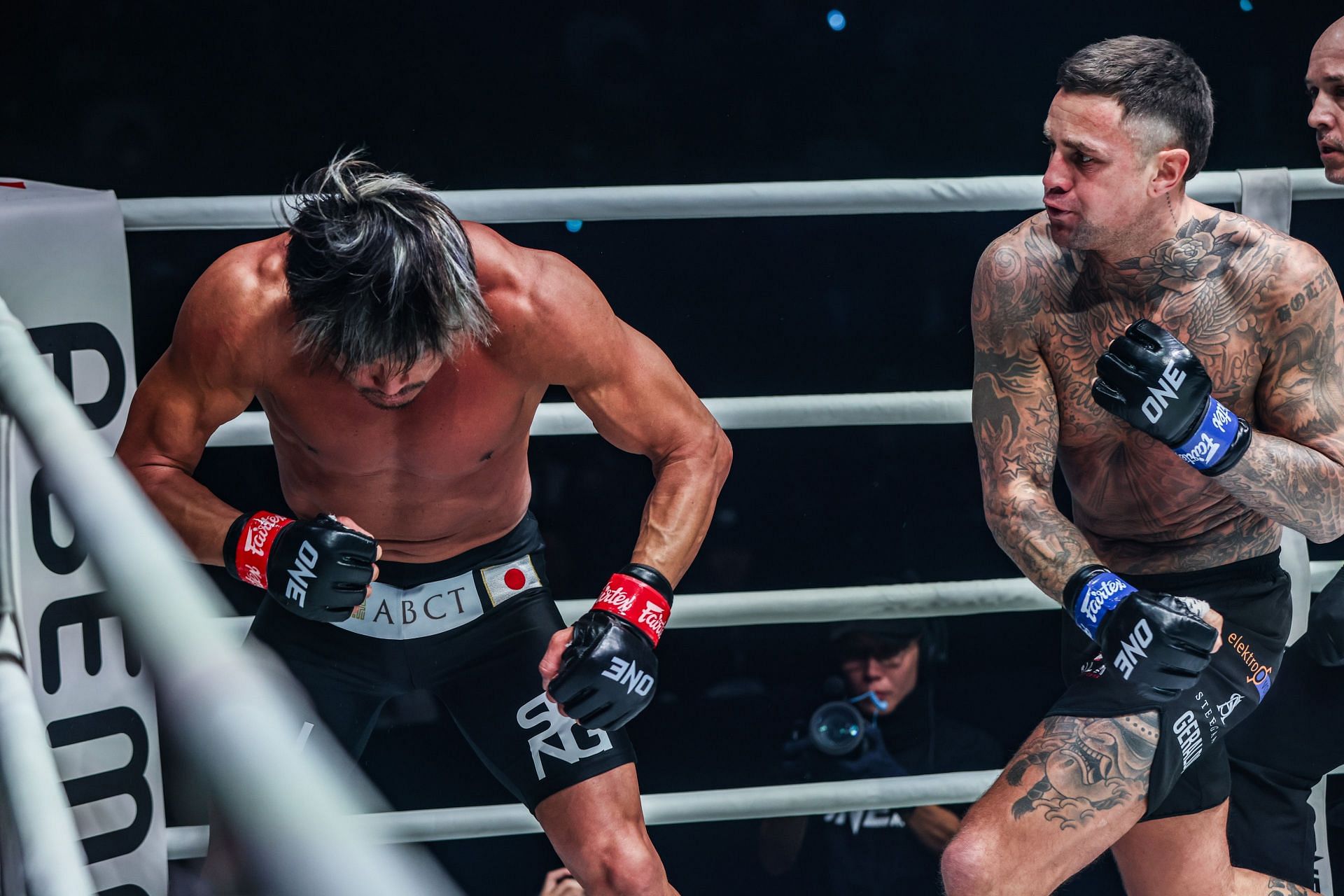 Nieky Holzken lands a punch on Sexyama.
