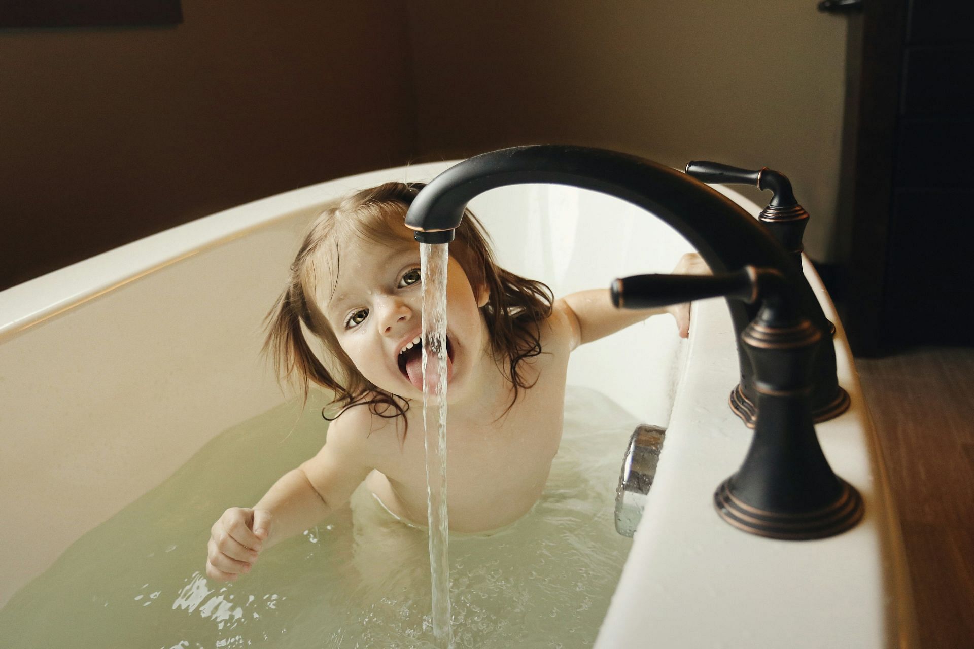 Tap water is very unsafe for babies (Image by Jen Theodore/Unsplash)