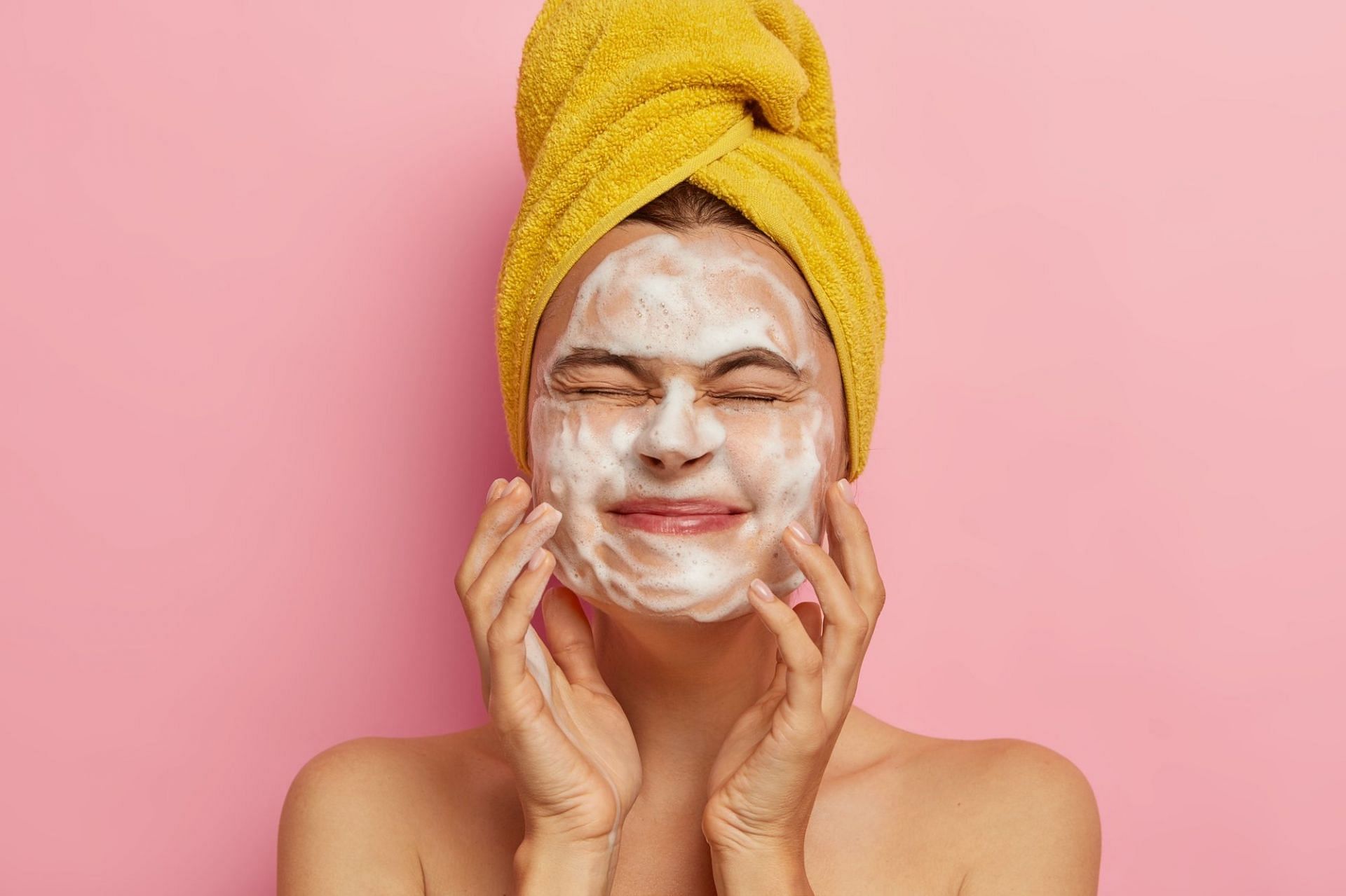 Best Exfoliator for Sensitive Skin (Image via Freepik)