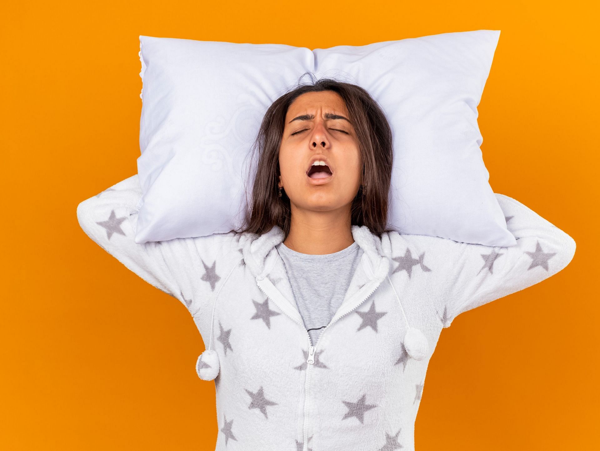 What causes drooling while sleeping and how we can prevent it? (Image via Freepik/ Stockking)