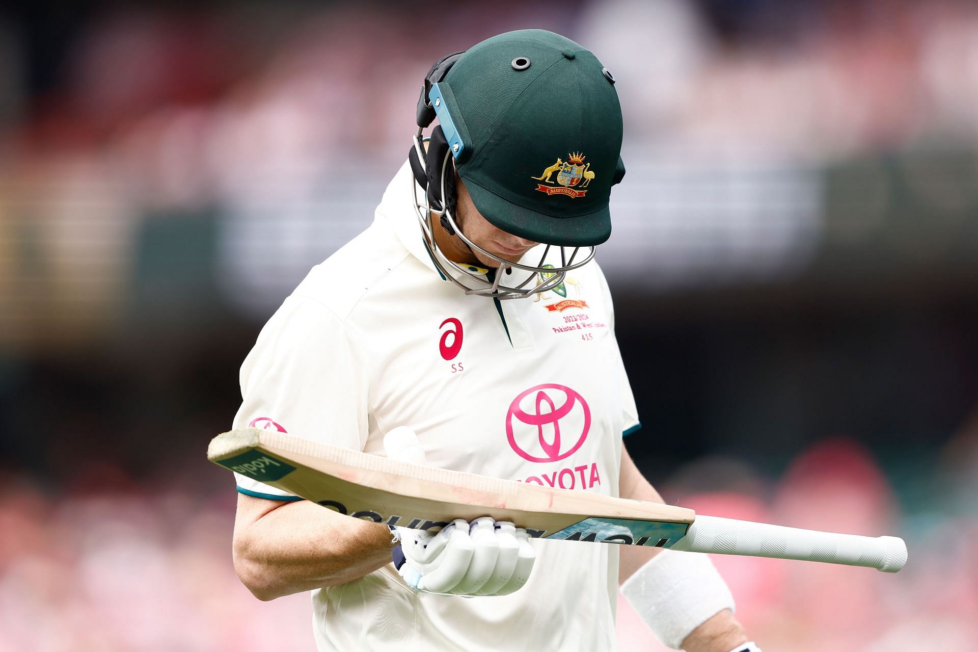 Steve Smith walks back after being dismissed: Australia v Pakistan - Men&#039;s 3rd Test: Day 3