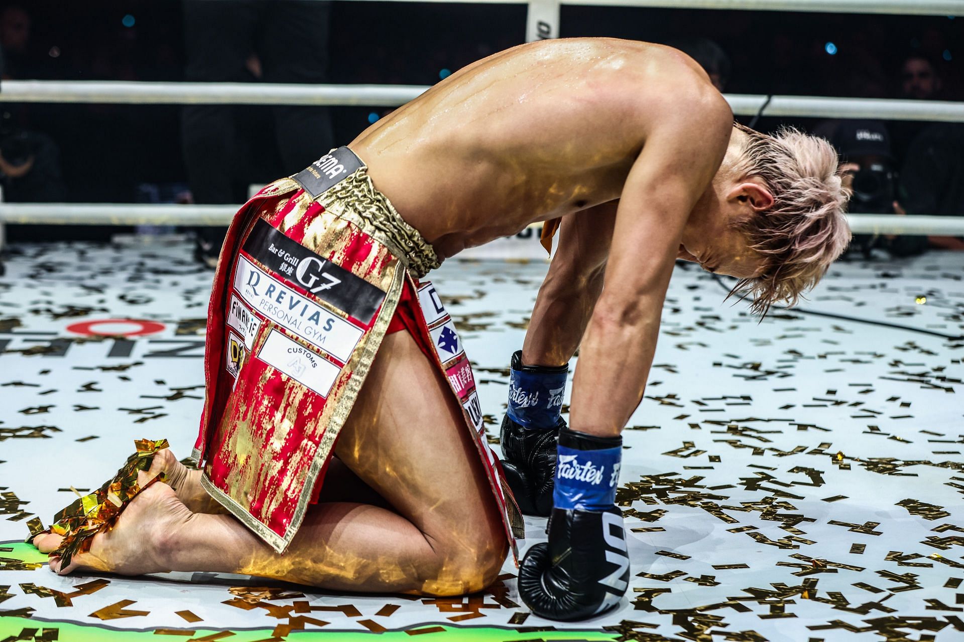 Takeru Segawa bows to the Ariake Arena before heading backstage following his loss to Superlek.