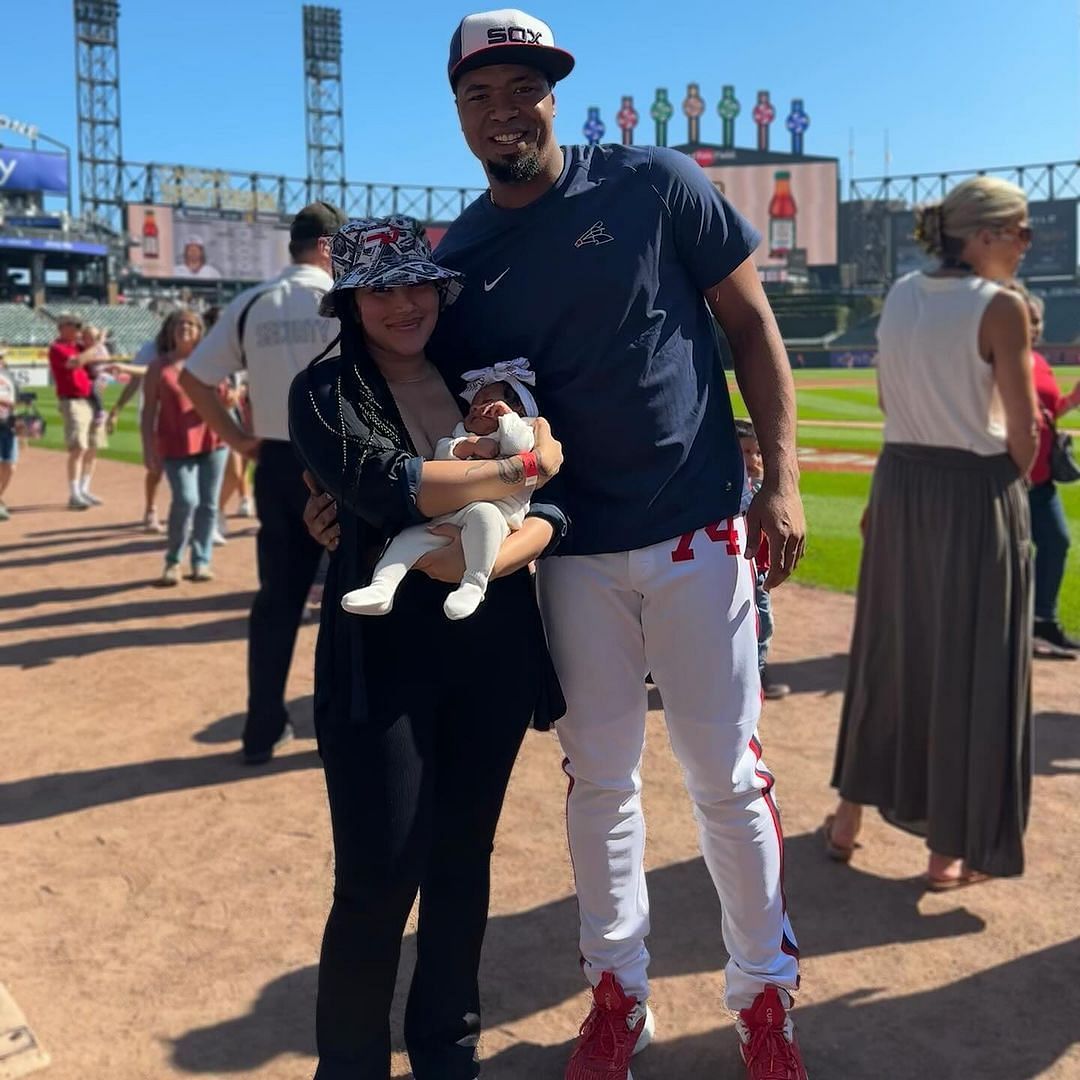 Eloy Jim&eacute;nez with his wife and new born son. Source: Eloy Jim&eacute;nez&rsquo;s official Instagram handle @the_bigbaby74