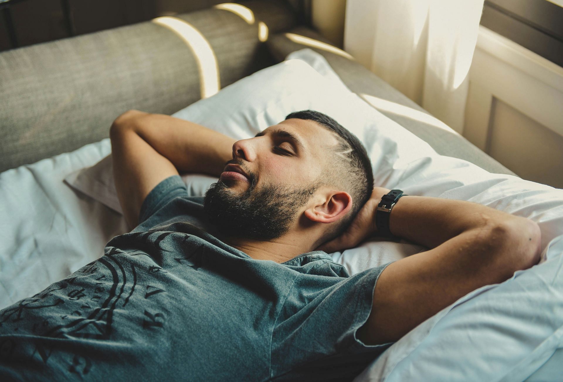 Sleep helps body function better (Image via Unsplash/ Tania Mousinho)