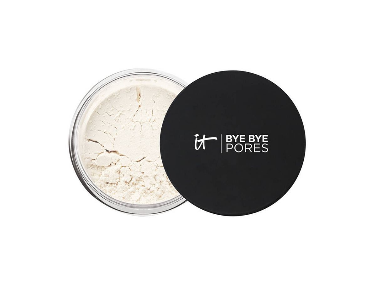 IT Cosmetics Bye Bye Pores Loose Setting Powder (Image via IT Cosmetics)