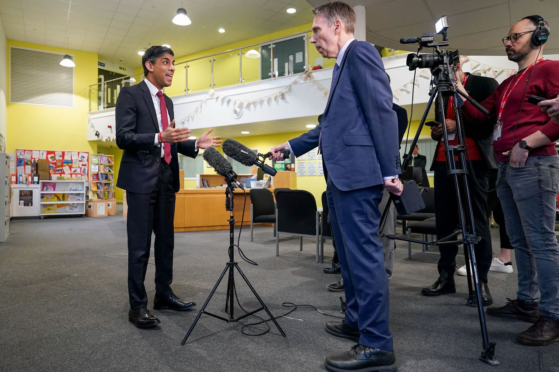 Rishi Sunak Launches Single-Use Vape Ban At A School In Darlington