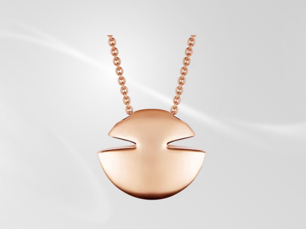 The Bvlgari Cabochon necklace (Image via Bulgari)