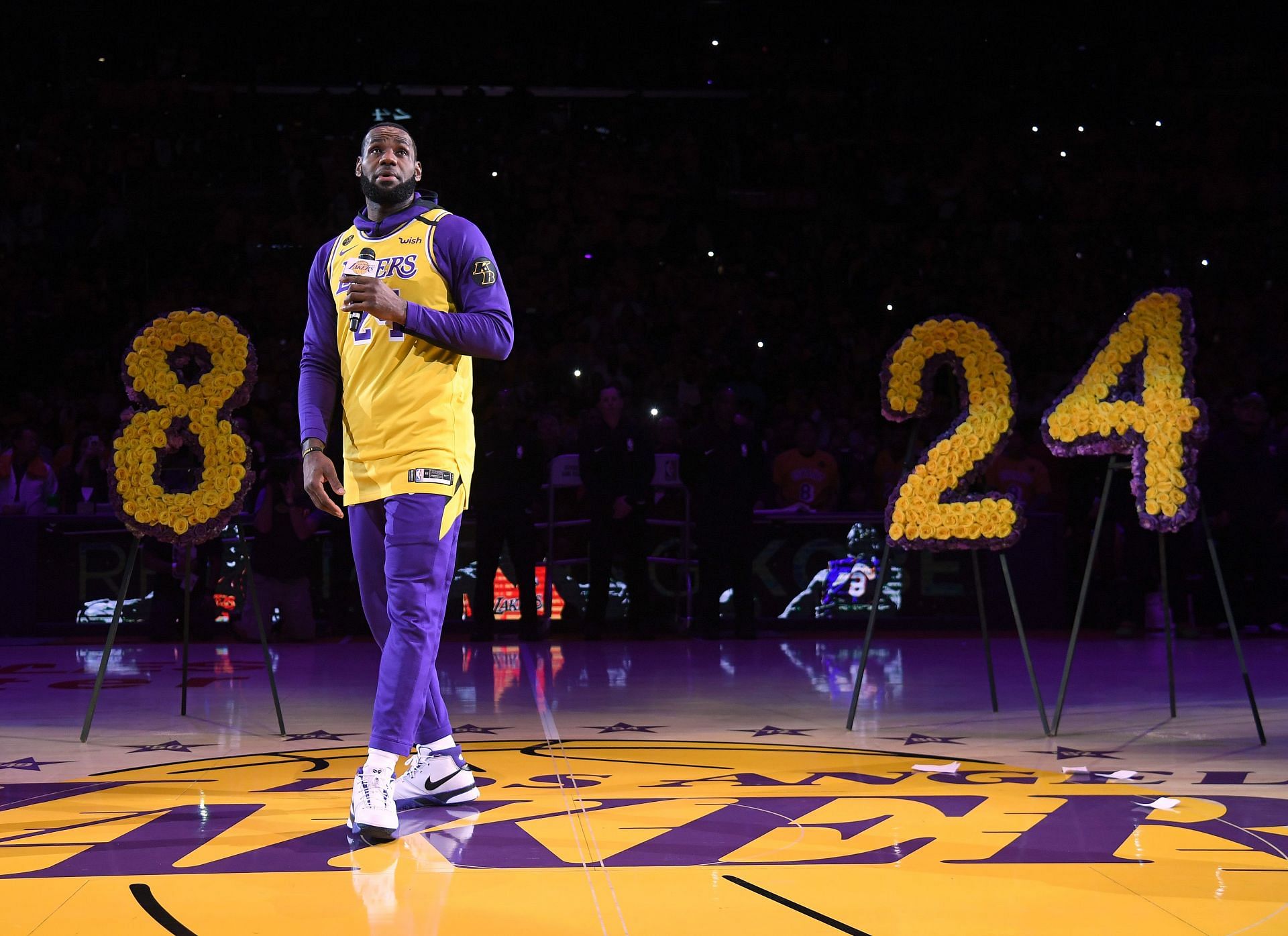 LeBron James pays tribute to Kobe Bryant
