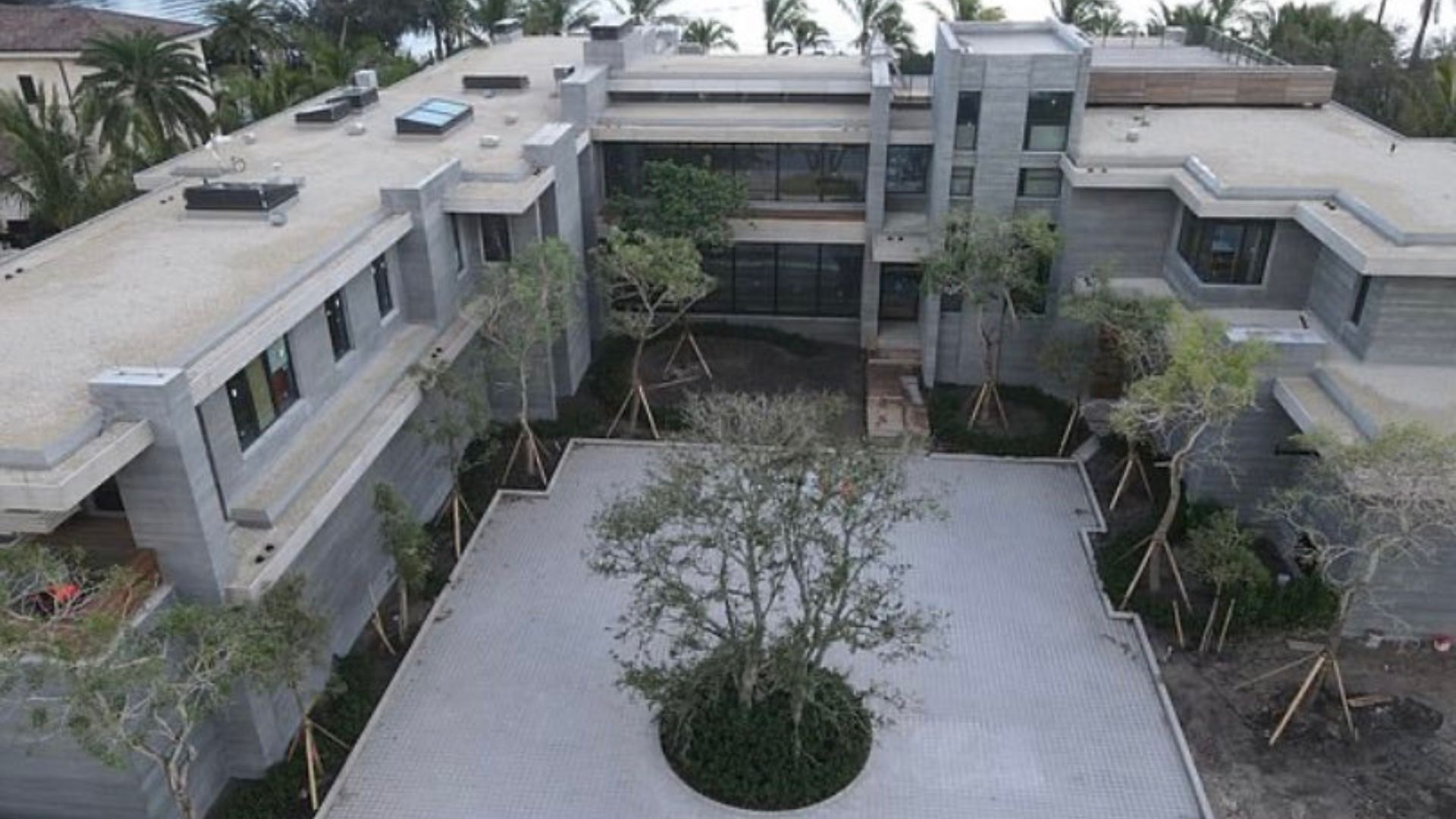 Overhead view of Tom Brady's Miami mansion with trees and parking garage (@tombradymedia/Twitter)