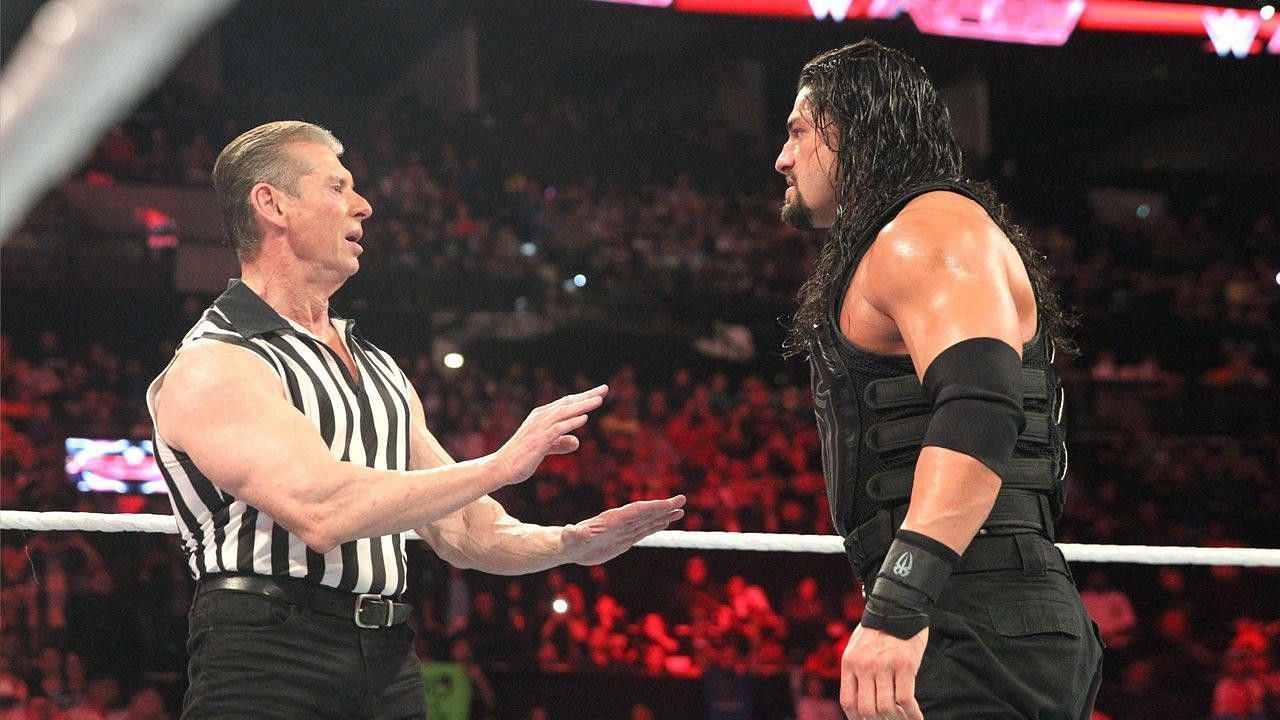 WWE दिग्गज विंस मैकमैहन और अनडिस्प्यूटेड यूनिवर्सल चैंपियन रोमन रेंस 