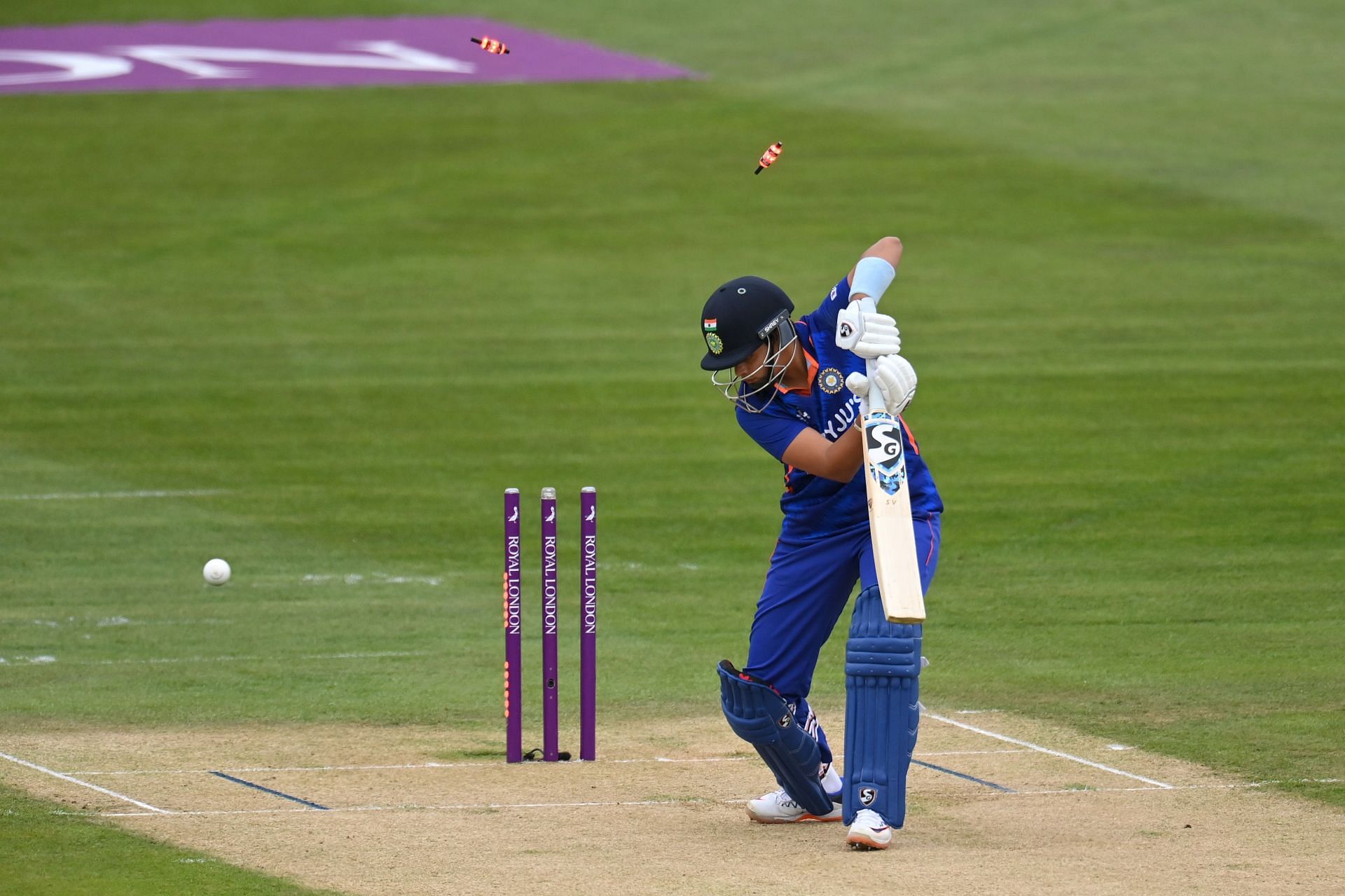 Kate Cross bowls Shafali Verma: England Women v India Women - 2nd Royal London ODI