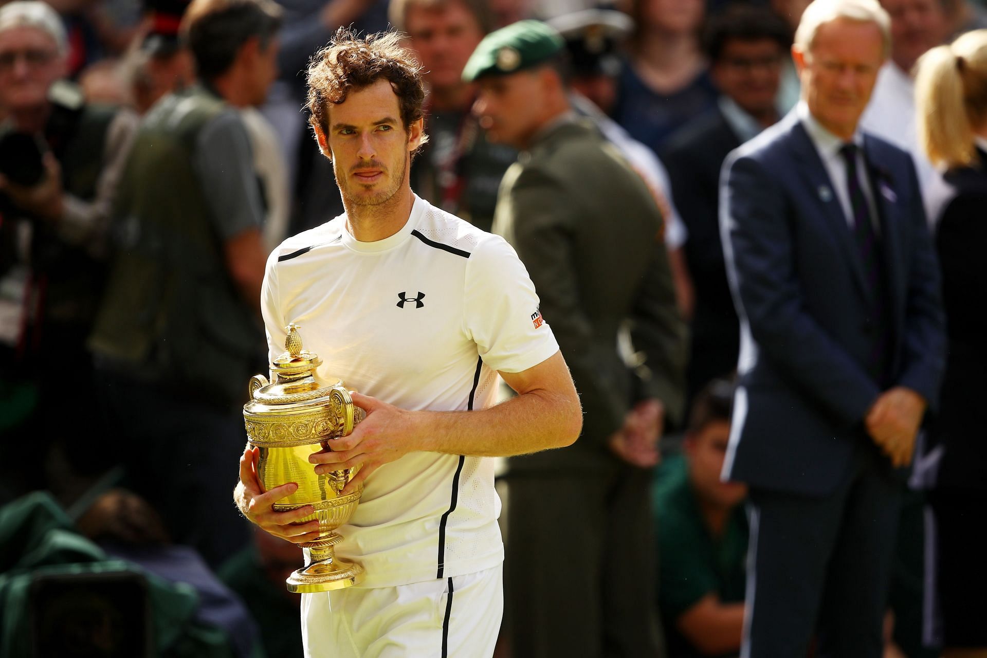 Andy Murray with the 2016 Wimbledon title