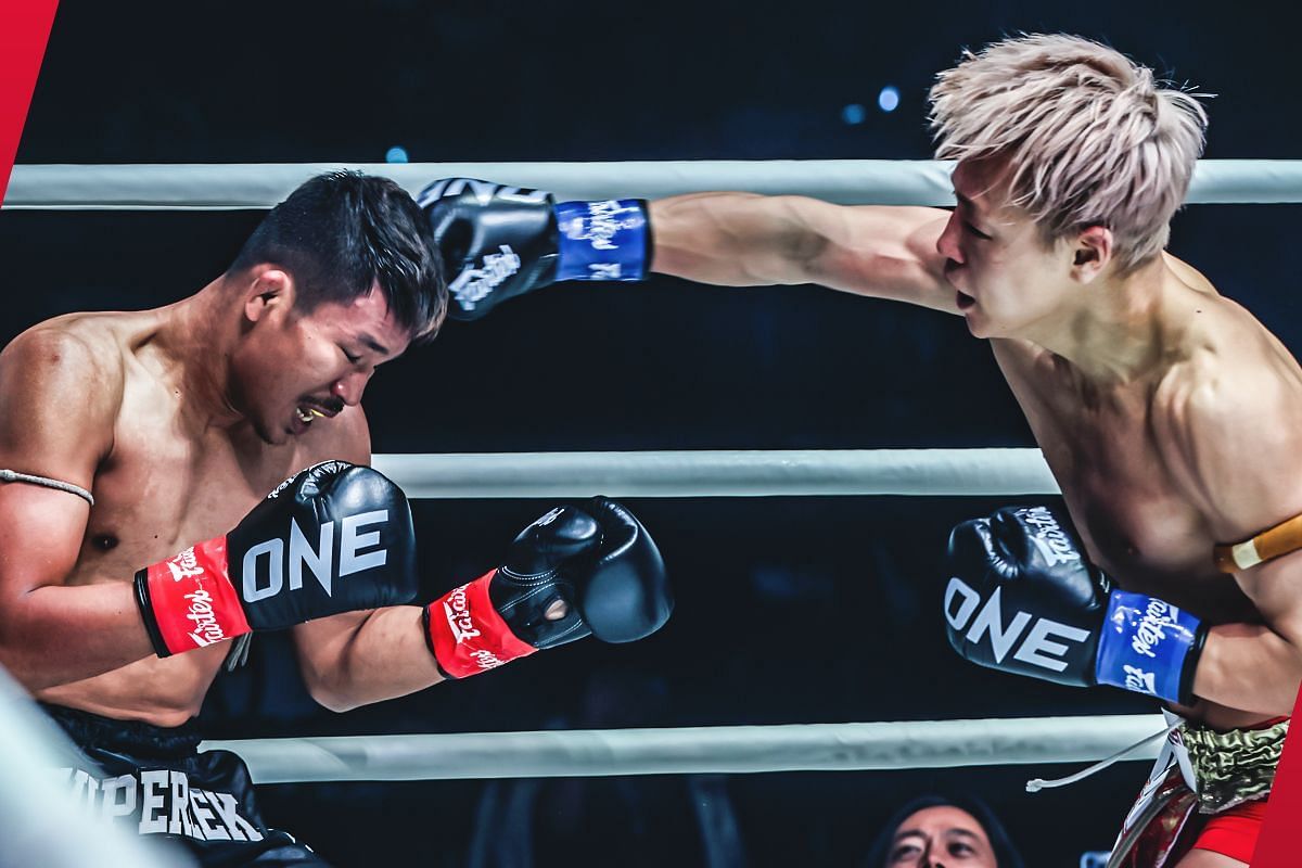 Takeru Segawa fighting Superlek Kiatmoo9 | Photo credits: ONE Championship