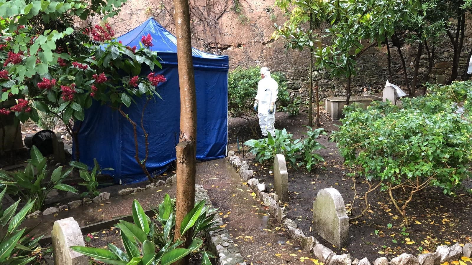 Searches done in Trafalgar Cemetery (Image via Hampshire and Isle of Wight Constabulary)