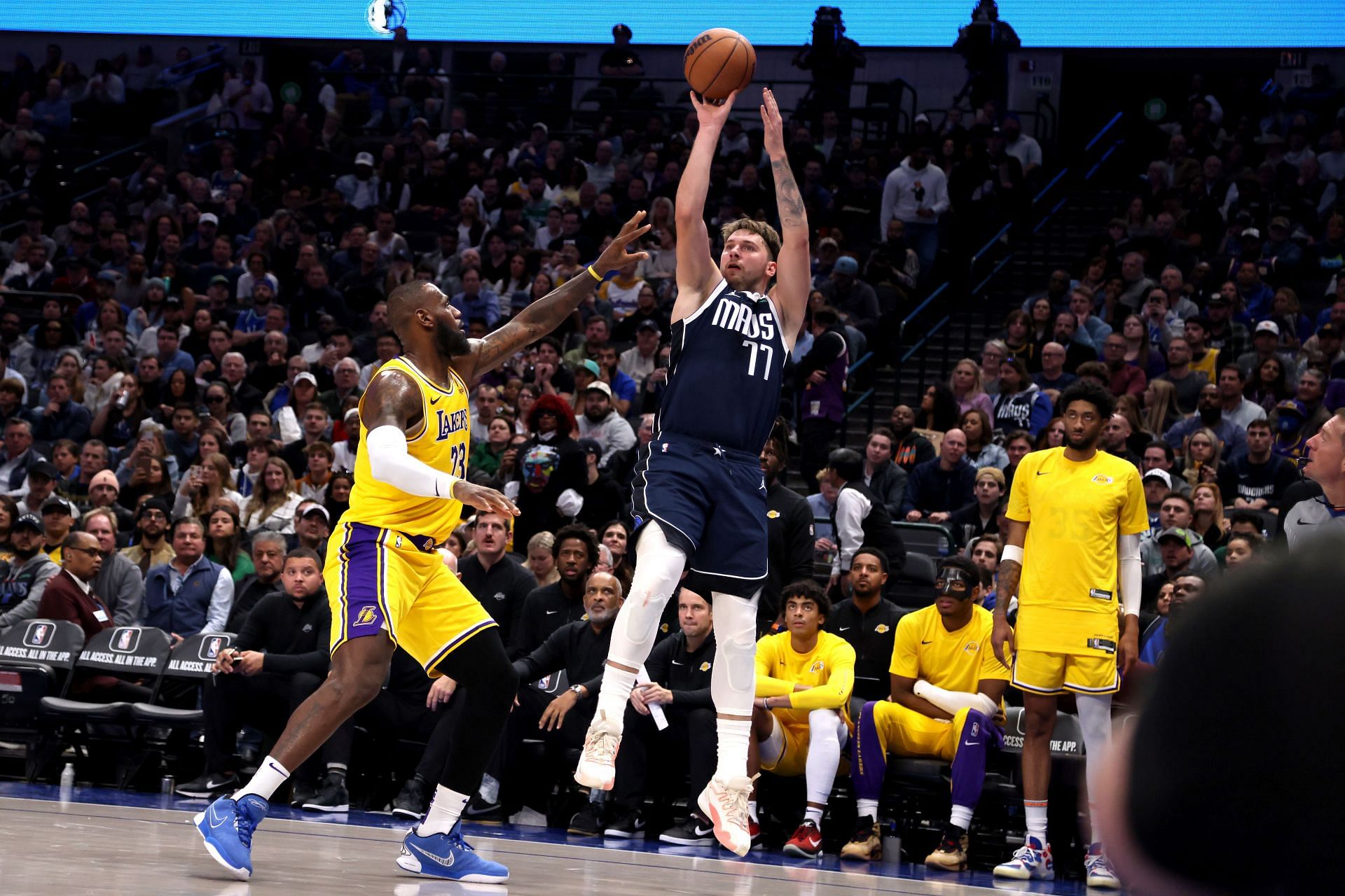 Dallas Mavericks vs LA Lakers starting lineups and depth chart (Jan. 17