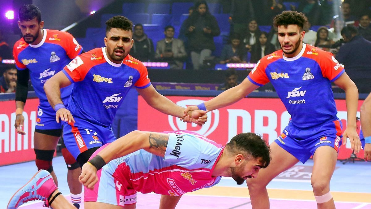 Haryana Steelers in action against Jaipur Pink Panthers