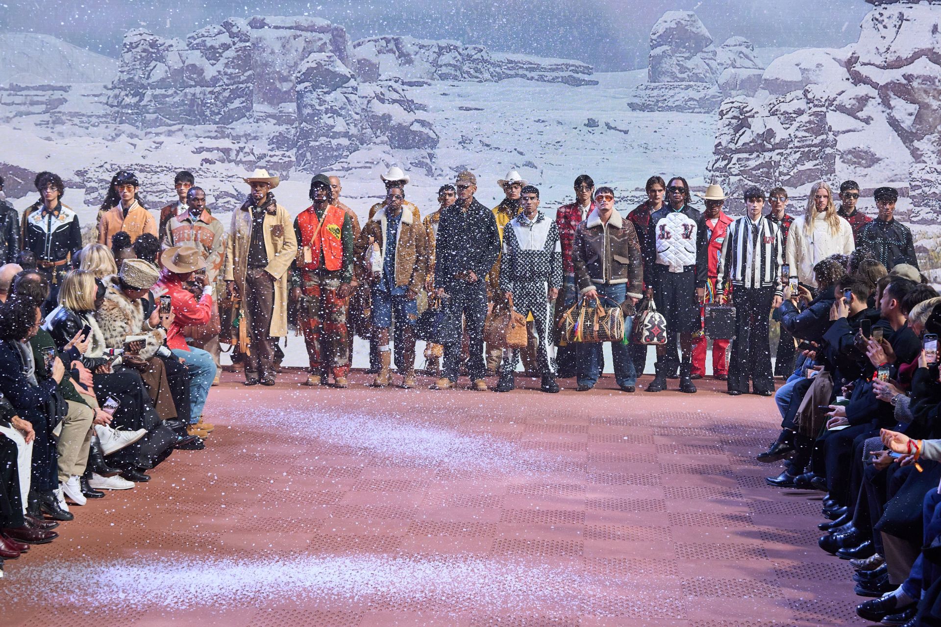 American Old West theme portrayed at Paris Fashion Week Menswear Fall/Winter 2024-2025 (Image via Getty/ Francois Durand)